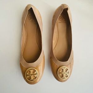Tory Burch Nude Tan Patent Leather Logo Ballet Flats